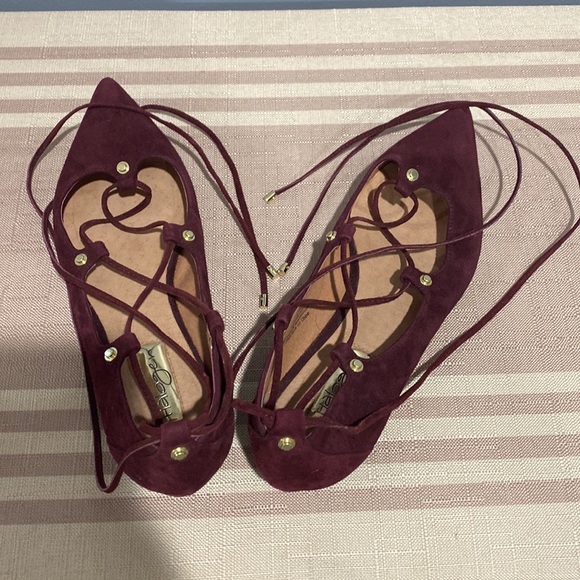 'Owen' Pointy Toe Ghillie Flat
HALOGEN - Picture 7 of 13